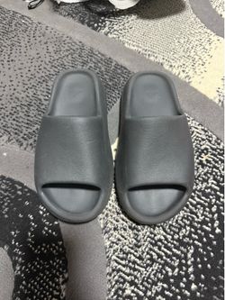 Yeezy slide onyx 5y