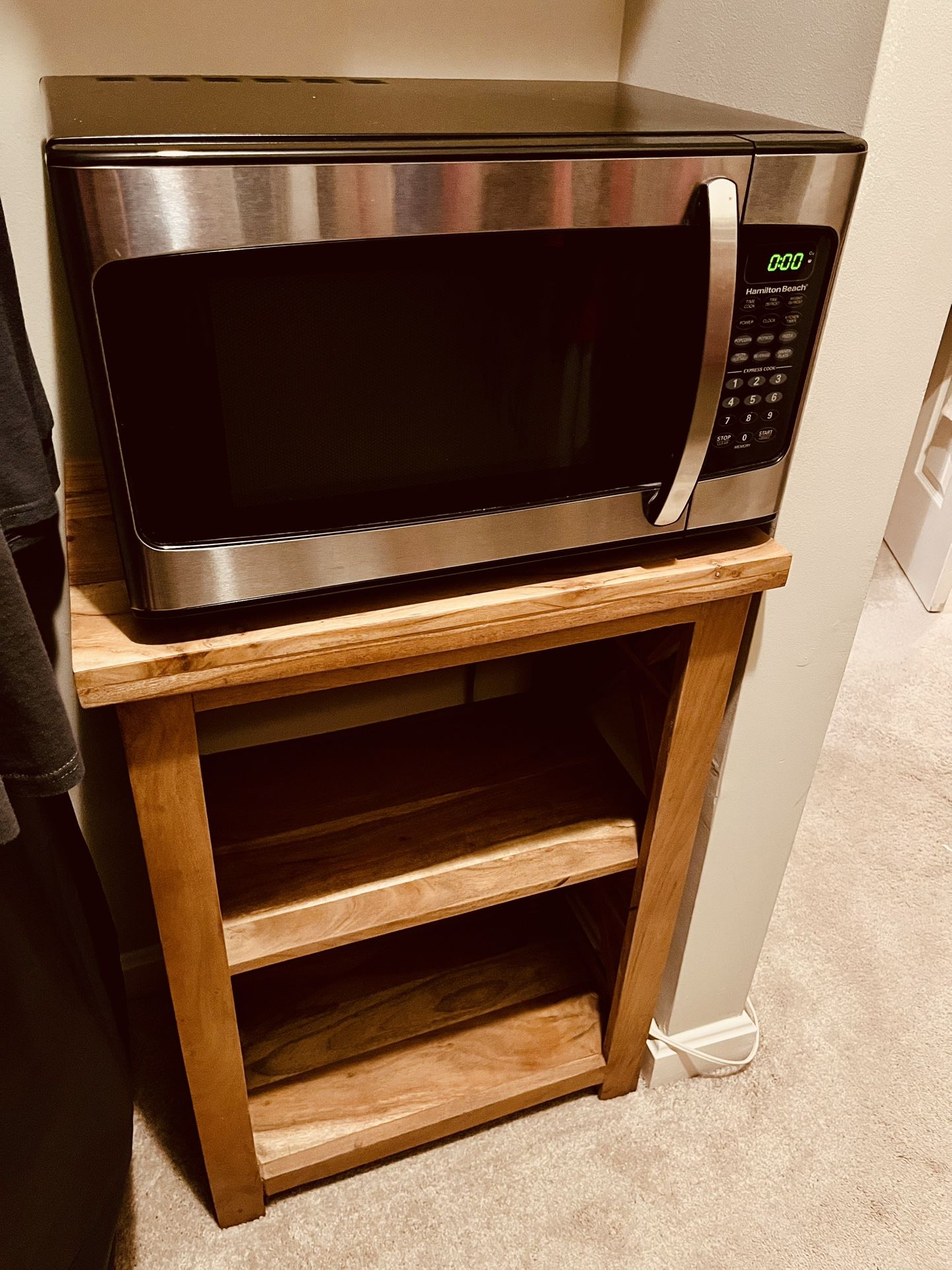 Hamilton Beach Microwave & Solid Wood Shelf