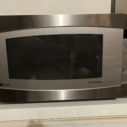 Microwave For Sale. Door Just Needs Fixed Or Can Be Used For Parts. 