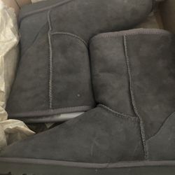 New Uggs Size 9