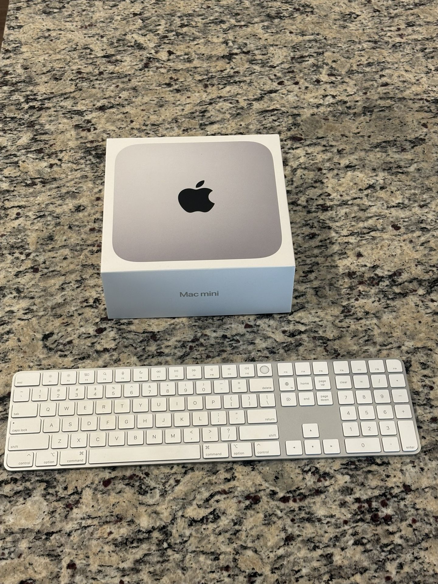 Mac Mini M2 8GB with Magic Keyboard