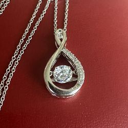Beautiful 925 Sterling silver Cz stone necklace , center stone moves , marked 925 SAJ, 925 18.5 in chain marked Italy 925