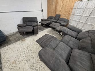 Power Reclining 3-Piece Living Room Set
Delivery and Setup Options Available