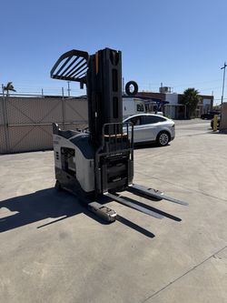 Warehouse forklift | Crown RM6025-45 reach truck