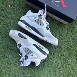 Jordan 4 Military Black 2022 Size 11 (Used)