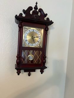 Vintage Dark Oak Wall Clock – Excellent Condition