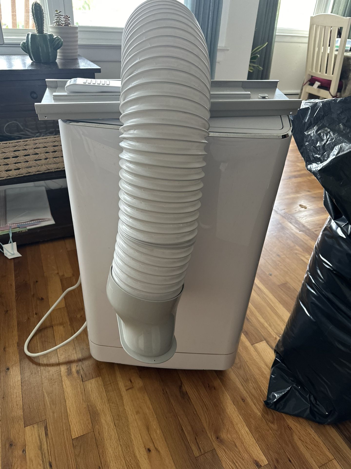 GE Portable Air Conditioner 13,500 BTU