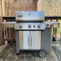 Weber genesis with side clearance burner