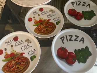 4 pizza plates