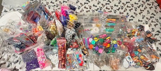 4,000 Craft Supply Lot – Beads, Charms, Keychains & More!
