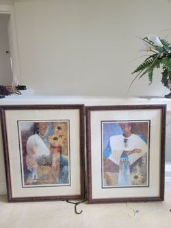 2 beautiful framed Art wall hangings