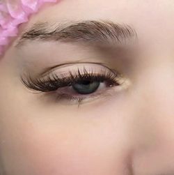 🤎 Brown lashes + blue eyes = the perfect match ✨