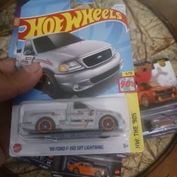 Hot Wheels  Ford  $5
