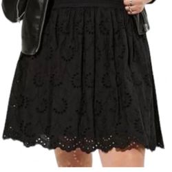 Torrid Black Eyelet Mini Skirt Size 2 NWOT 