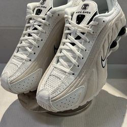 NIKE WOMANS SHOX R4 “SUMMIT WHITE”