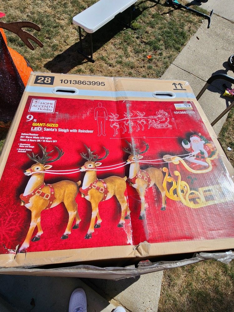 Santas Sleigh With Reindeer