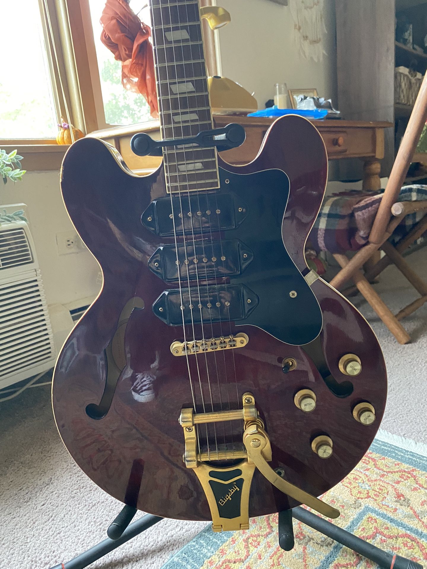 Epiphone Riviera Electric Guitar for Sale in Lombard, IL OfferUp