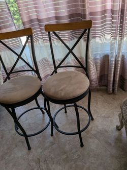 Set of 2 Metal Swivel Bar Stools
