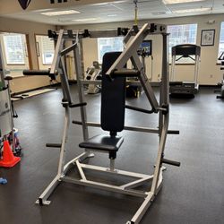 Gym Hammer Strength  Lateral Bench Press