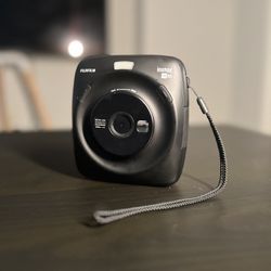 Fuji Instax SQ 20 instant camera