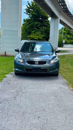 2009 Honda Accord. Clean title | 180k miles