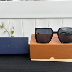 Women’s Sunglasses With Box And Case 