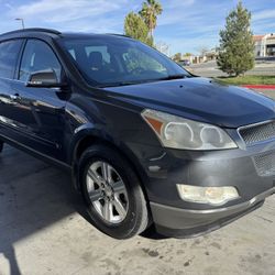 2010 Chevy Traverse  LT Título Limpio En Mano Placas Al Corriente 