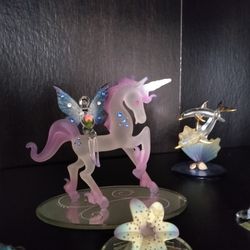 Crystal Artwork And Glass Artwork Some Of Them Were 30 Some Of Them Were 100 I'm Asking $1 25 For All Of The Items