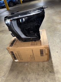 2024-25 GMC Acadia Right Headlight Assy