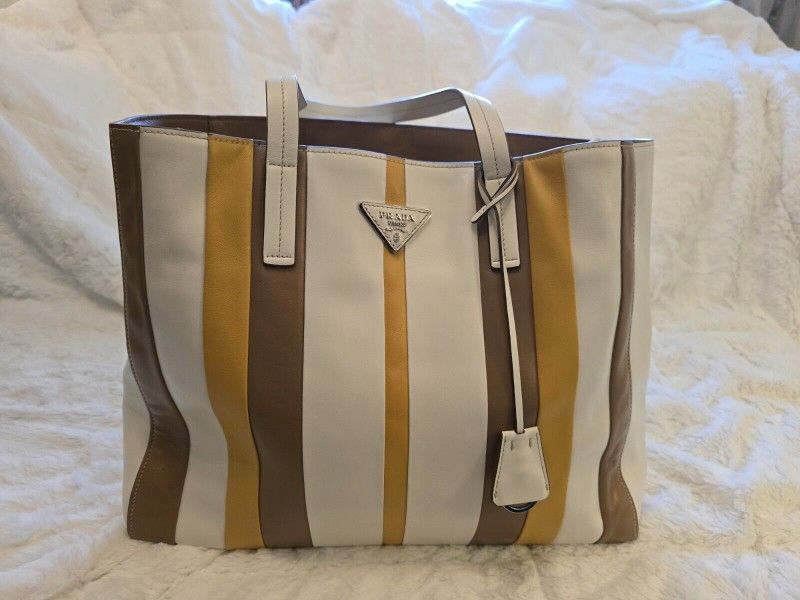 𝐏𝐑𝐀𝐃𝐀   Baiadera Calfskin striped Tote Bag