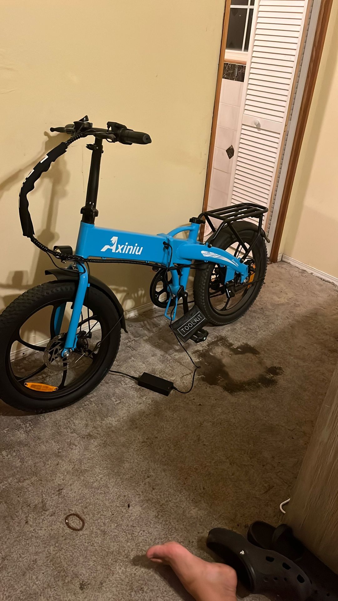 It has 31 Miles On It And It Goes 25 Max The Sit Is Broken And It Has 3 Modes And It’s Good For Adults And Kids