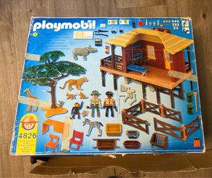 PlayMobil  4826  Animal Care Station & 5923 Vintage School