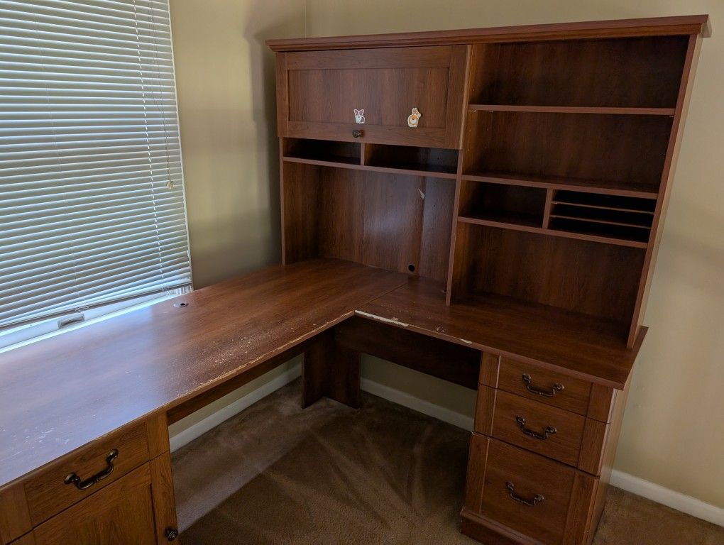Corner Desk Unit