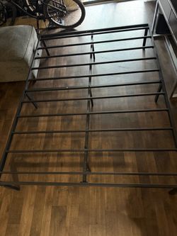 Metal queen frame