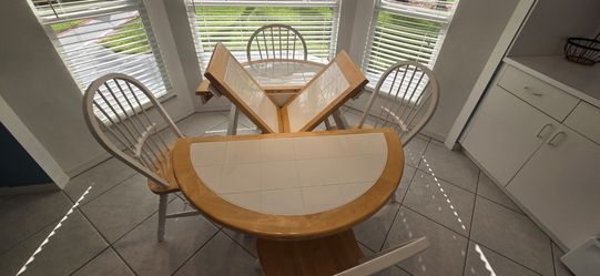 Expandable Breakfast Nook