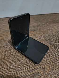 Flawless Unlocked Samsung Galaxy flip 4