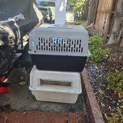 Cat/dog Kennel ( Petmate) Medium Size