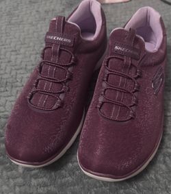Women’s sketchers slip on size 8