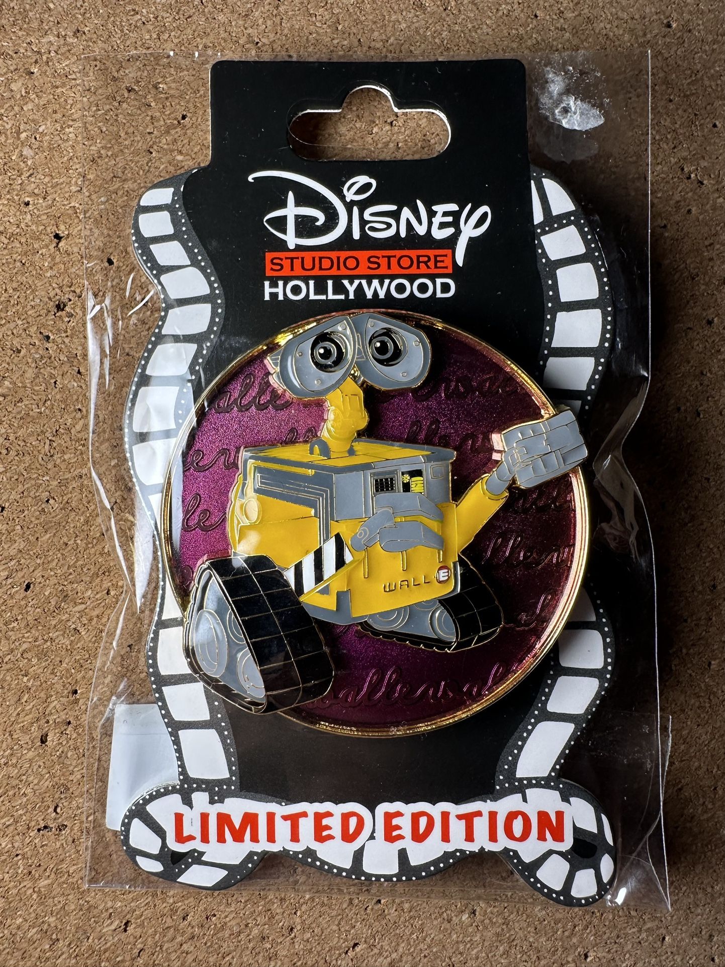 Disney DSF DSSH Cursive Cuties Pixar Wall-E D23 Expo LE 400 Pin New