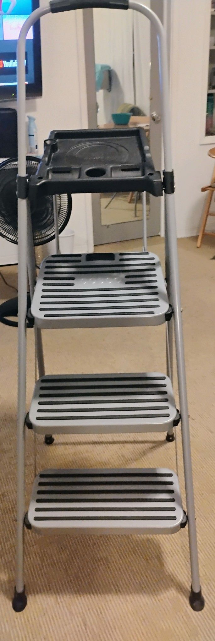 Ladder Cosco - Like new!
