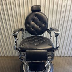 Barber Chair / Stylist (Dir)