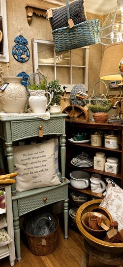 Set of light green nightstands 💚