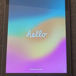 Apple iPad (6th Generation), Grey, 9.7-inch 