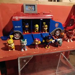 Paw Patrol Figurine Set And Truck