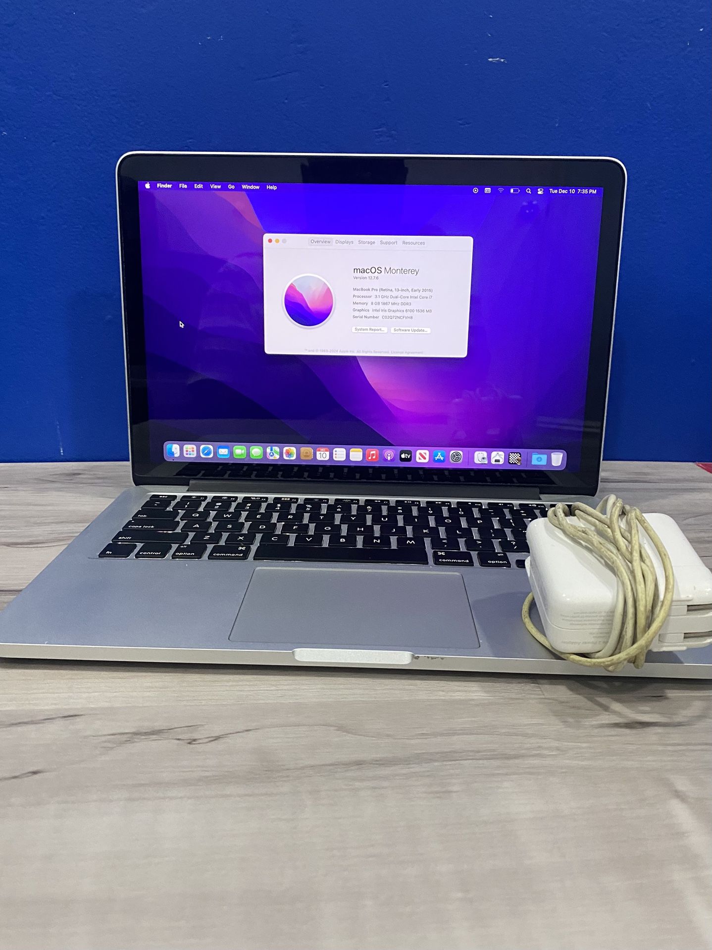 2015 Apple MacBook Pro 13 inch / Dual Core i5/ 8 GB / 128GB SSD. MacOS Monetary