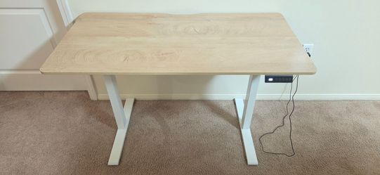 Electric adjustable Height desk/table