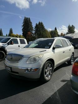 Pearl white Buick enclave 2010