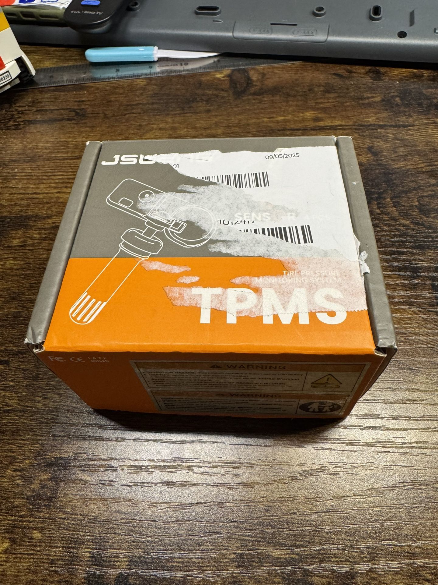 JSUENG 4 Sensor TPMS Tire Pressure Monitoring System For Multiple Makes & Models  Note: new, opened box