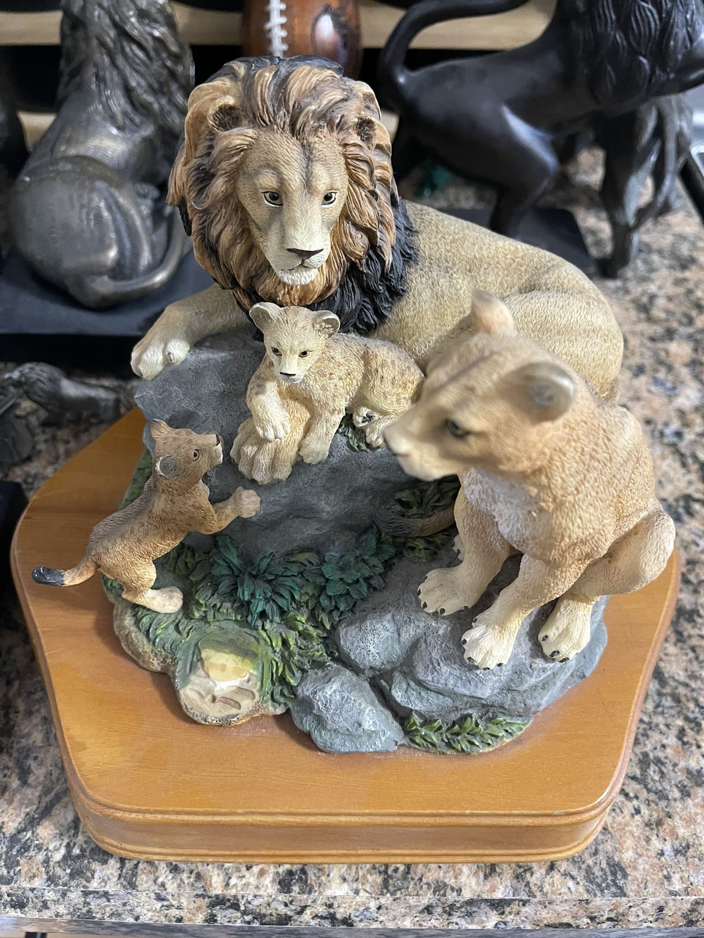 Lion Statues And Figurines 