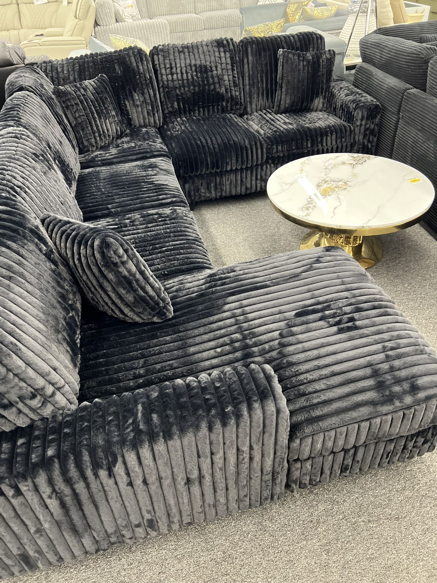 Cozy Stunning Chaise Sectional!